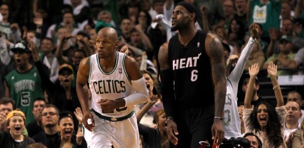 Ainda pelos Celtics, Ray Allen enfrentou LeBron James nos playoffs da NBA - Jim Rogash/Getty Images/AFP