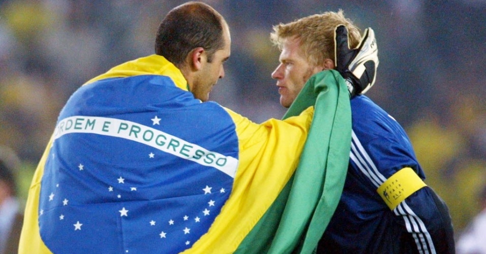 Único jogador a participar de todos os jogos do Brasil e homem de confiança do técnico Felipão, o goleiro Marcos cumprimentou Oliver Kahn após a final