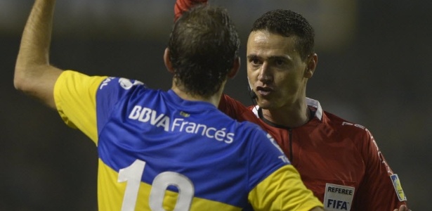 Árbitro colombiano apitou 3 jogos do Boca, com 2 vitórias do time e um empate - AFP