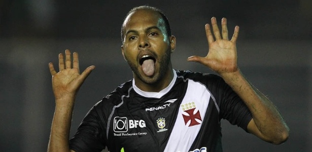 Atacante Alecsandro foi importante para Vasco na vitória sobre Ponte Preta, no sábado - Marcelo Sadio/vasco.com.br