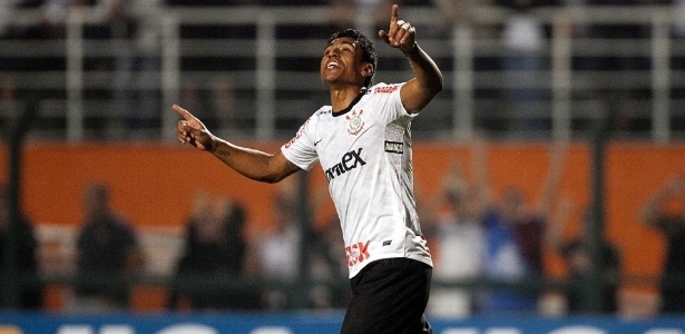 Paulinho renovou com o Corinthians até 2015, mas está nos planos do Arsenal - Leandro Moraes/UOL