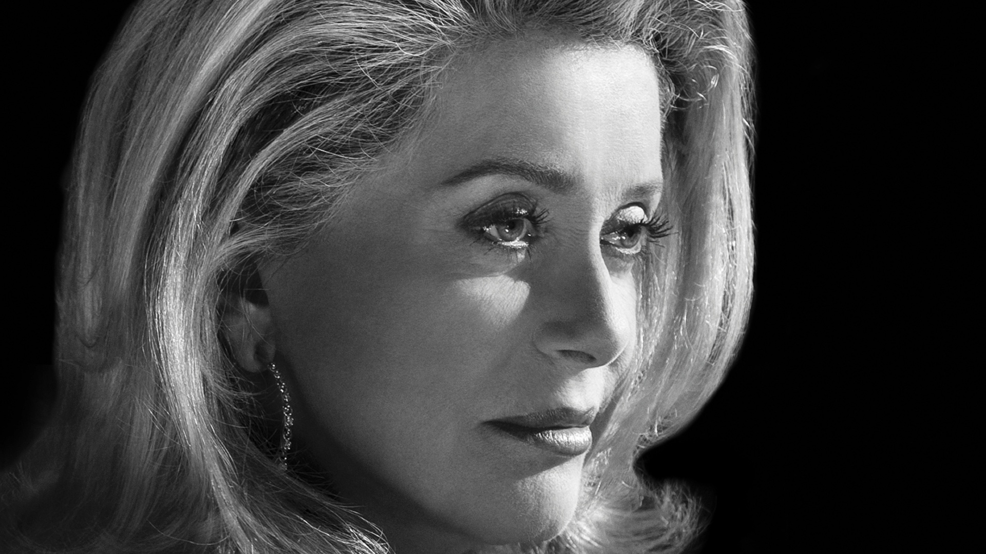 A foto em preto e branco de Catherine Deneuve está na exposição com imagens do estúdio Harcourt (3/7/12) - Divulgação