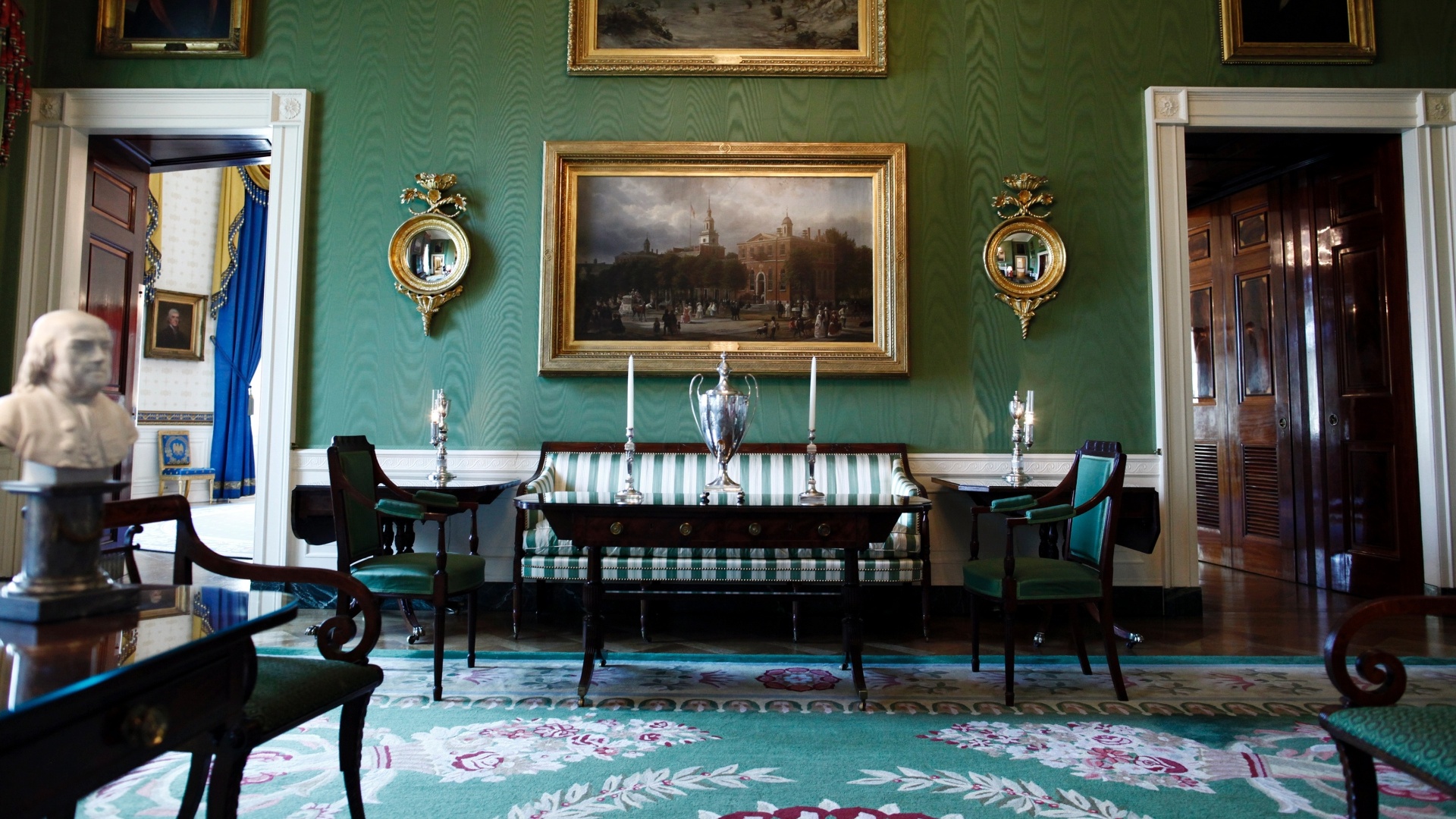 Assim como as Salas Azul e Vermelha, a Sala Verde é destinada para recepções menores e foi redecorada por Jacqueline Kennedy no começo dos anos 60. Oito cômodos da Casa Branca podem ser visitados pelo público (imagem do NYT, usar apenas no respectivo material) - Luke Sharrett/ The New York Times