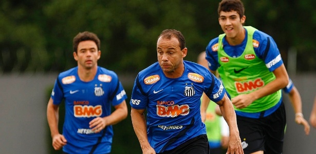 Léo e Juan entram na lista dos cinco laterais esquerdos utilizados por Muricy em 2012 - Divulgação/Santos FC