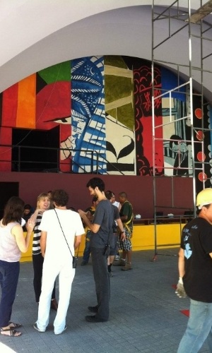 Painel da tenda dos autores da Flip 2012, que terá show do cantor Lenine na noite de abertura, nesta quarta-feira (4) - Divulgação/Facebook