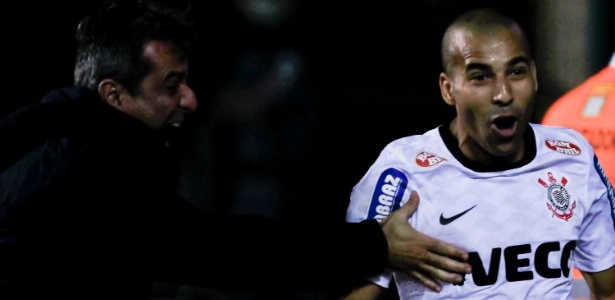 Emerson Sheik marcou os dois gols do Corinthians na vitória sobre o Boca Juniors - 