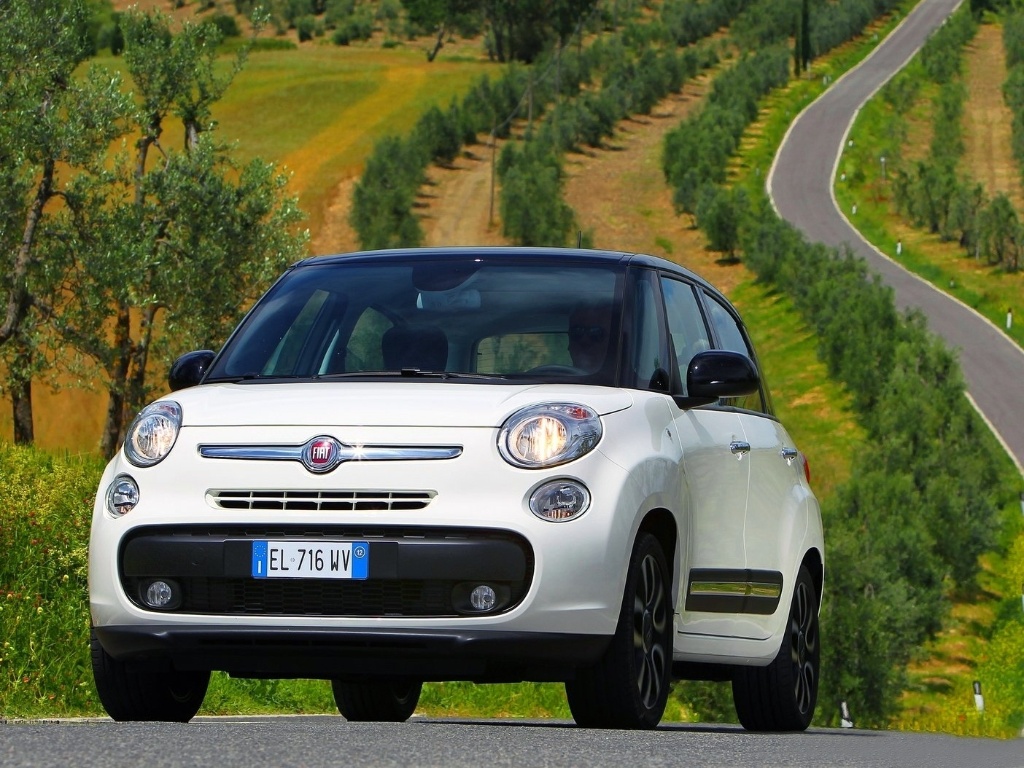 O 500L pode ser equipado com motor de dois cilindros, 0.9 turbo, de 105 cv; quatro cilindros 1.4 de 95 cv; e 1.3 turbodiesel de 85 cv - Divulgação