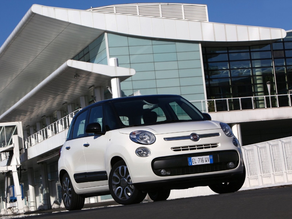 O "L" em seu nome vem de "Large" (grande): ele é 59 centímetros mais comprido que o 500 normal, 15 cm mais largo e 17 cm mais alto - Divulgação