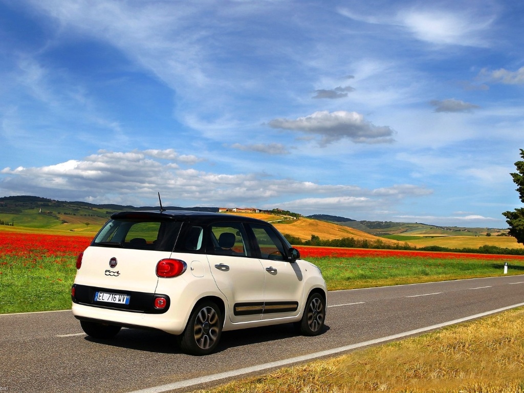 O porta-malas carrega 400 litros na posição normal, 343 litros com os bancos traseiros no último estágio e 1.310 litros com eles rebatidos - Divulgação