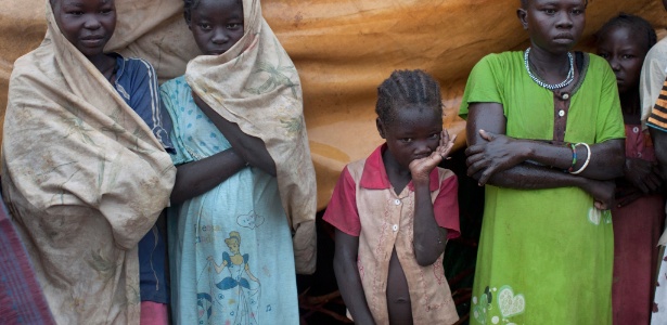 Crianças sudanesas que fogem da violência nas Montanhas Nuba se refugiam em um acampamento em Yida, no Sudão do Sul. Uma nova geração de meninos e meninas perdidos está a emergir de uma guerra que, apesar de um acordo de paz, nunca foi completamente terminada - Tyler Hicks / The New York Times