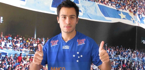 Argentino Martinuccio já posou com a camisa celeste, mas ainda não assinou contrato - Denilton Dias/Vipcomm