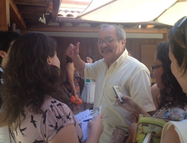 Escritor João Ubaldo Ribeiro conversa com jornalistas após falar sobre os 100 anos de Jorge Amado na 10° edição da Flip (5/7/12) - Mariane Zendron/UOL