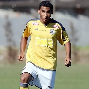 Joshua, 15 anos, atua nos EUA e ficará treinando na equipe sub 17 do Santos durante suas férias - Divulgação/Santos FC