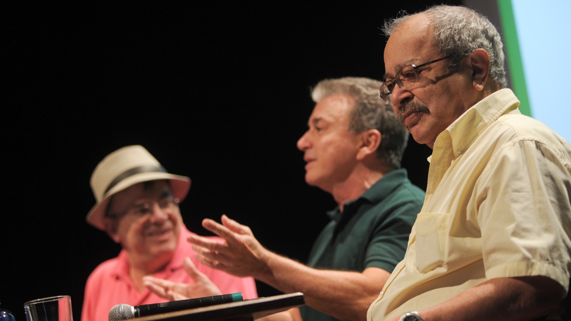 O dramaturgo Walcyr Carrasco e o escritor João Ubaldo Ribeiro participam da mesa sobre Jorge Amado com mediação do Jornalista Edney Silvestre (5/7/12) - Flavio Moraes/Fotoarena