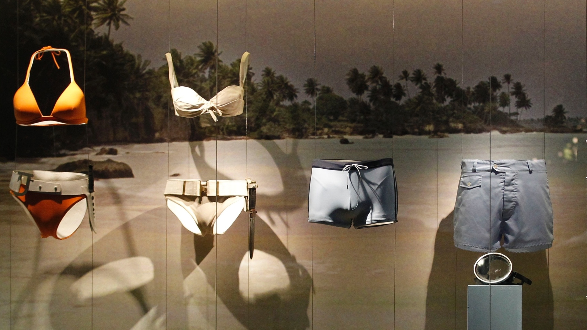 Roupas de banho usadas na franquia 007 - AP