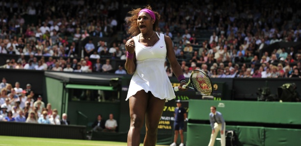 Serena Williams comemora um ponto na semi de Wimbledon contra Victoria Azarenka - AFP PHOTO / GLYN KIRK