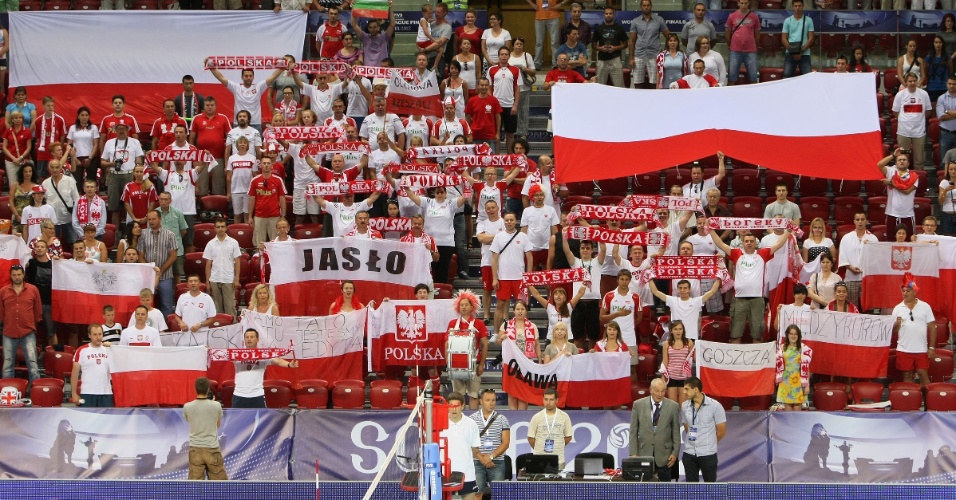 Torcida polonesa ocupa espaço grande no ginásio de Sófia, na Bulgária, na partida contra o Brasil pela Liga Mundial 2012 (05/07/2012)