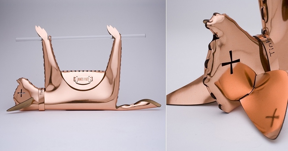 Bolsa James Piatt em formato de cachorro inspirado por Tinkerbell, da socialite Paris Hilton - Divulgação