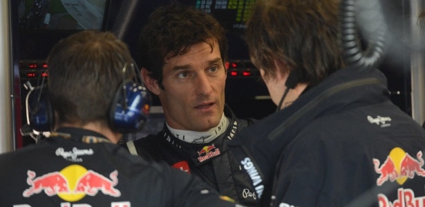 Mark Webber (centro) deve continuar na Red Bull em 2013 - DIMITAR DILKOFF/AFP