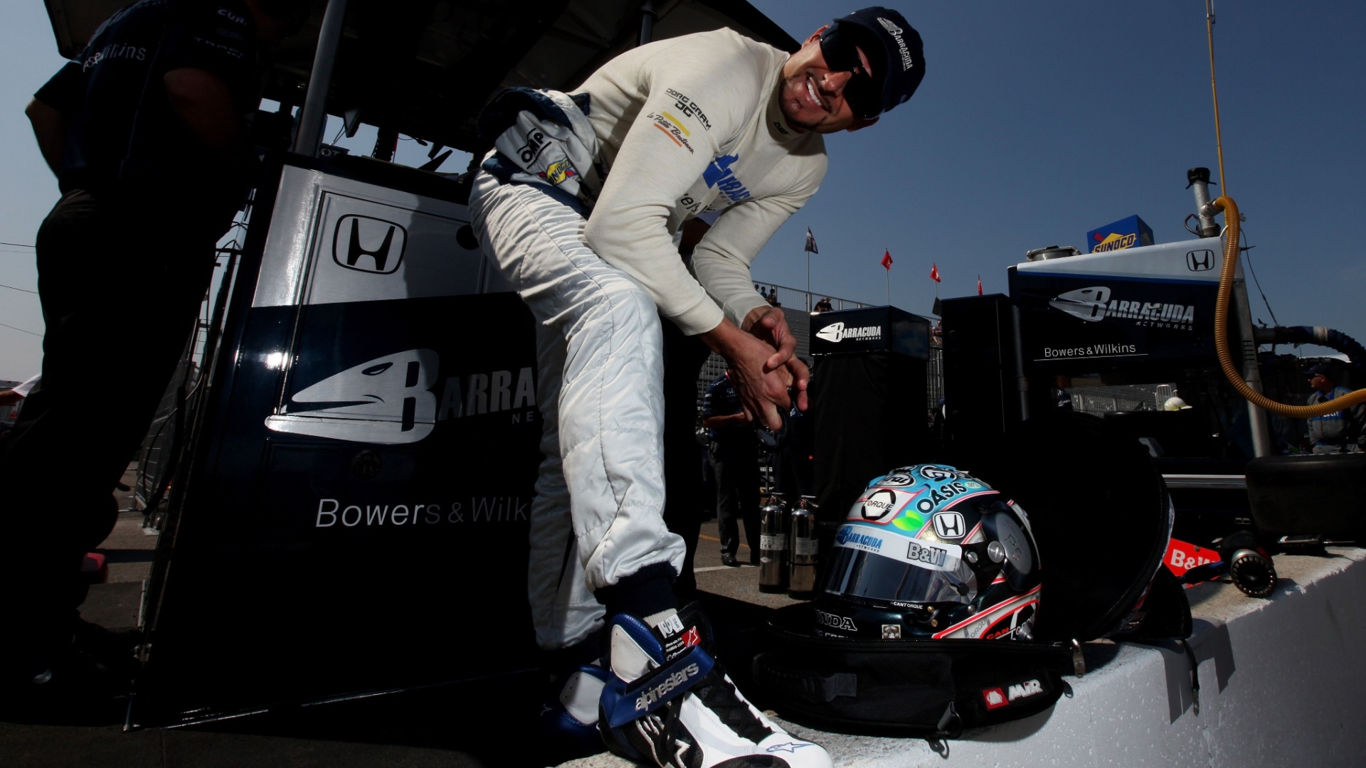Piloto canadense Alex Tagliani corre em casa em Toronto