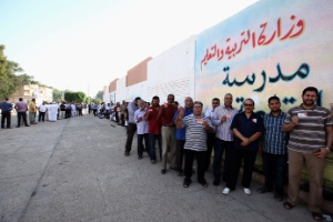 Líbios fazem fila para votar neste sábado (7) em eleições históricas, após 40 anos de ditadura