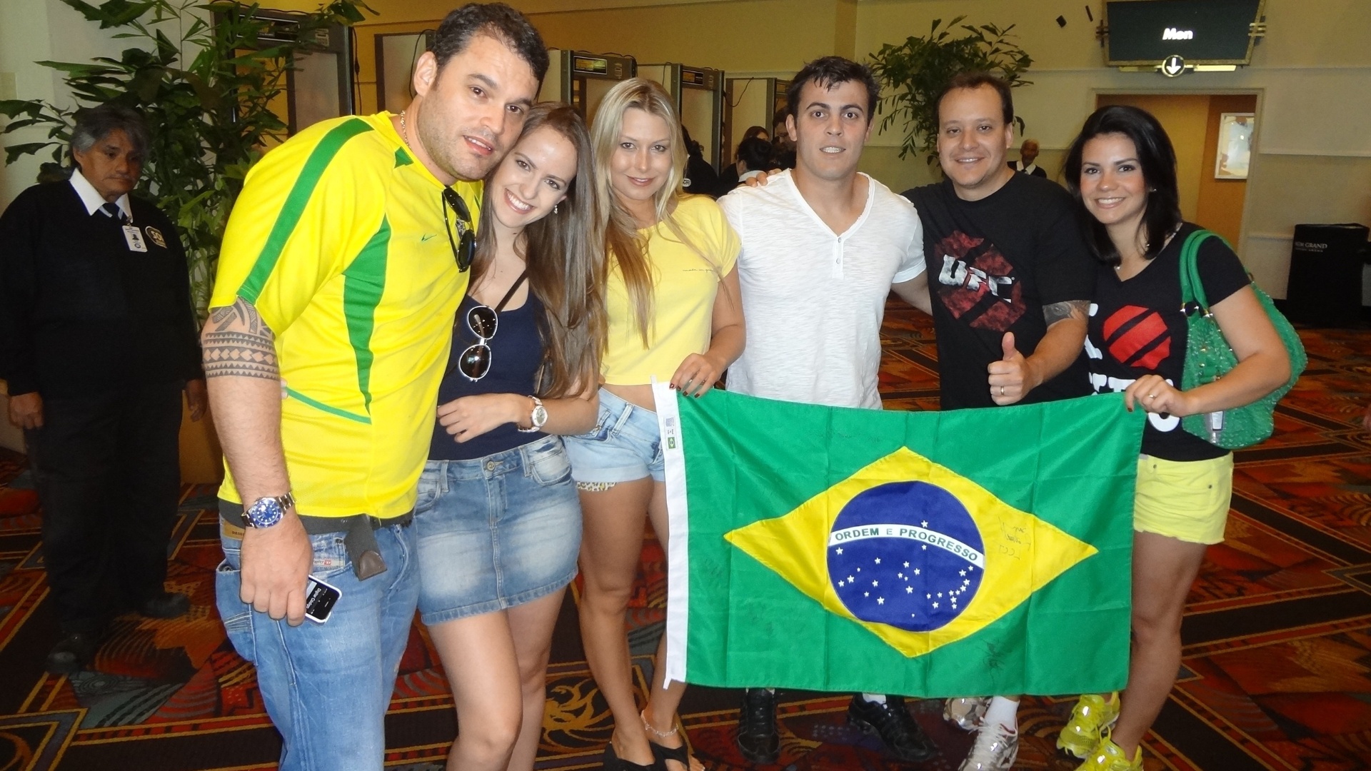 Assim como já tinha acontecido no UFC 146, com Junior Cigano, nesse agora a fórmula é a mesma no MGM Grand Garden: Feriado nos EUA + UFC=Bagunça