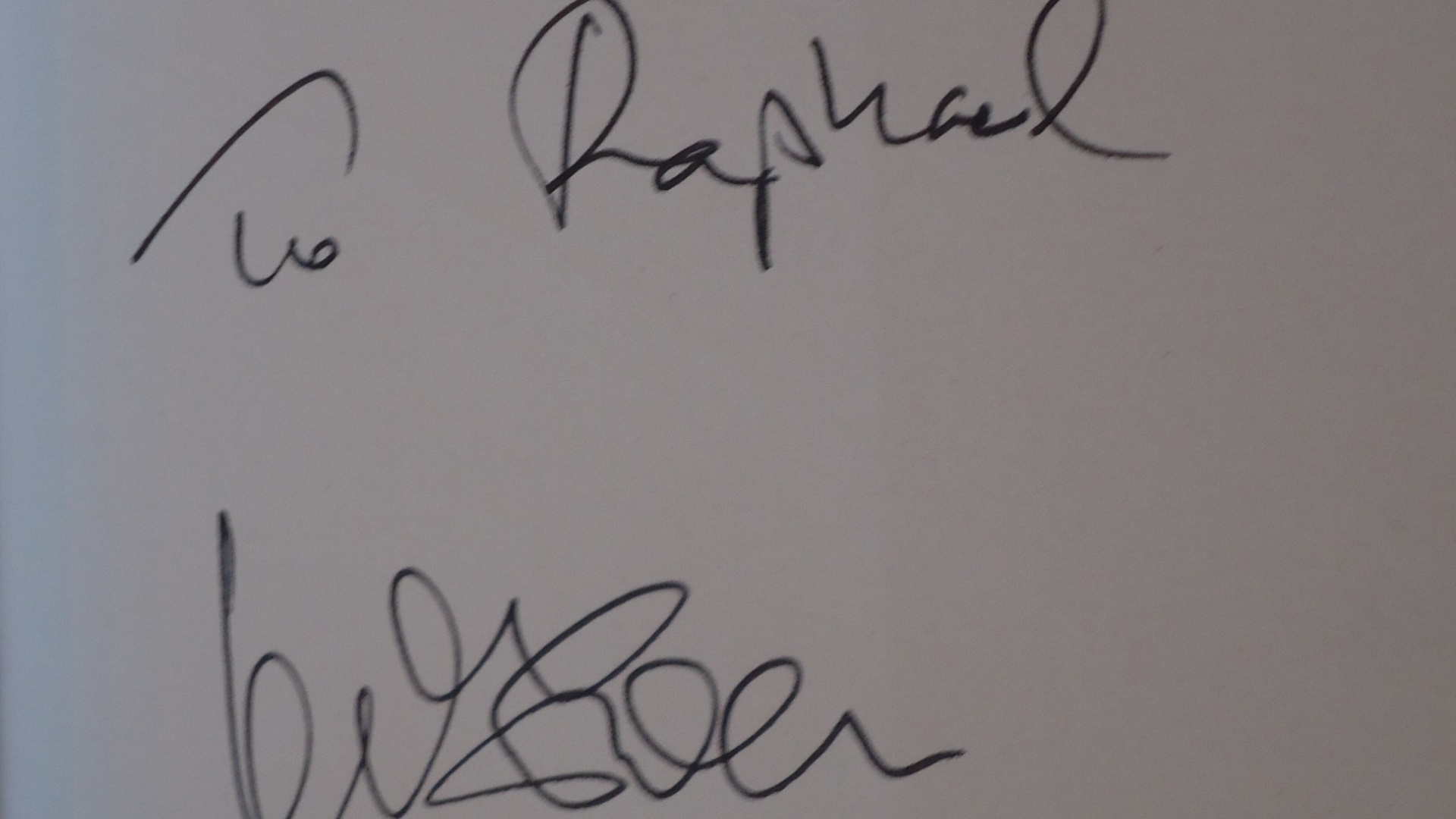 De Ian McEwan, Raphael Pousa ganhou apenas o "Para Raphael, Ian McEwan" de sempre em seu exemplar de "Serena" (7/7/12) - Natalia Engler/UOL