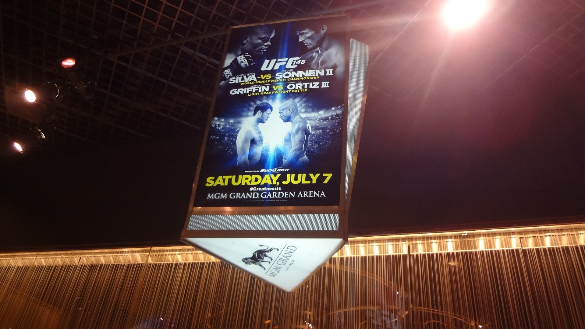 MGM está completamente decorado com os temas da revanche entre Anderson e Sonnen