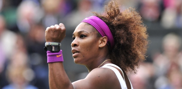 Serena Williams comemora ponto na final de Wimbledon contra a polonesa Radwanska - AFP PHOTO/ GYN KIRK 