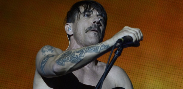 Anthony Kiedis do Red Hot Chili Peppers se apresenta na última noite do Rock In Rio em Madri, na Espanha (7/7/12) - Dani Pozo/AFP Photo