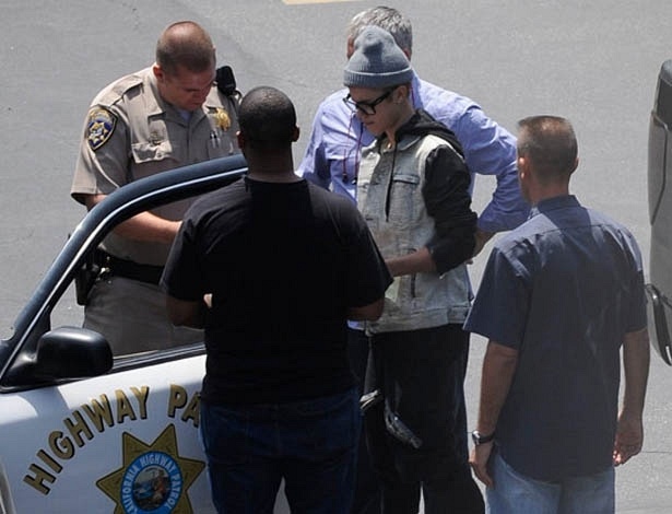 Justin Bieber é parado e multado por dirigir em alta velocidade (6/7/2012)