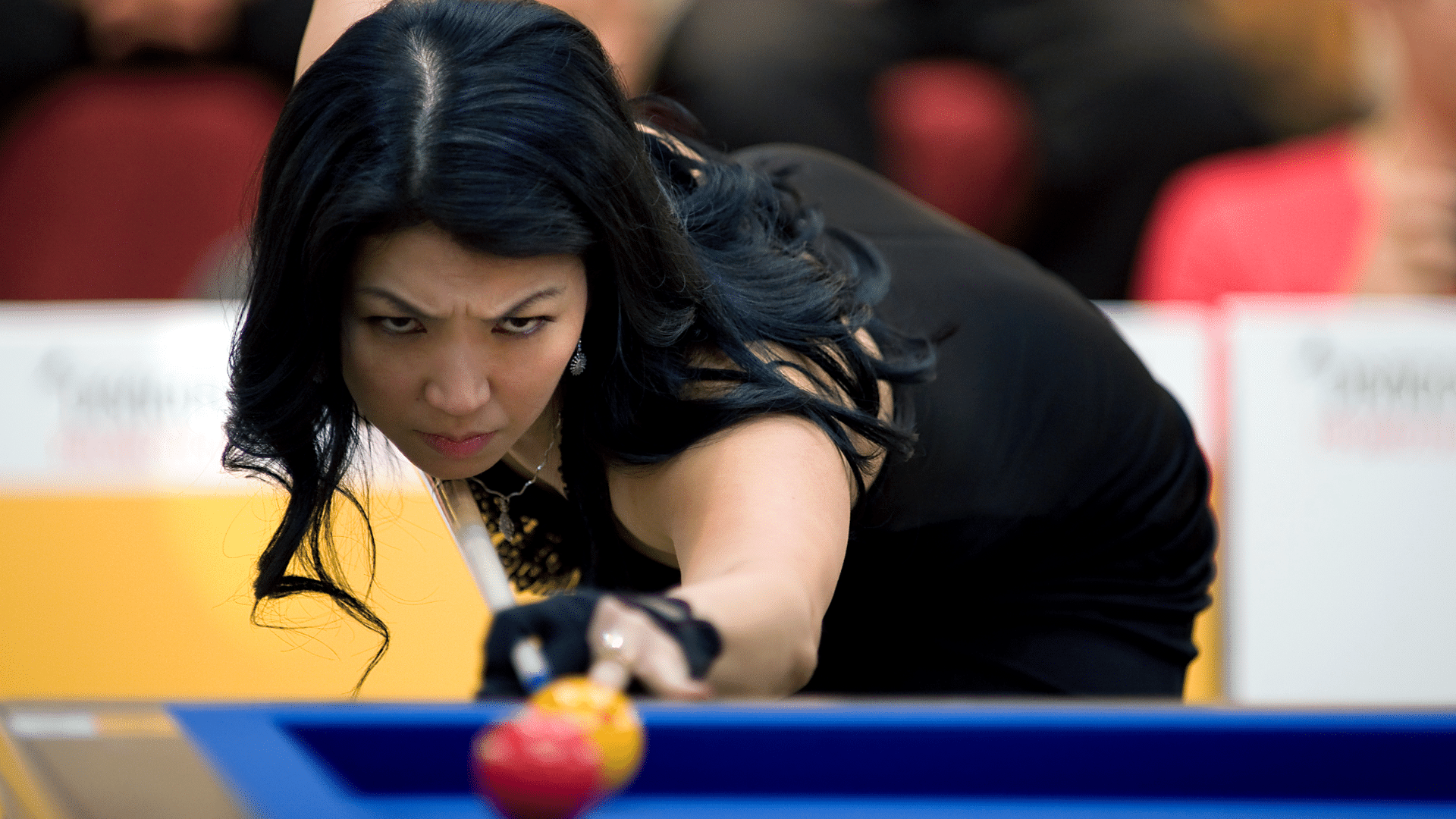 Aos 41 anos, a veterana Jenniffer Lee participa do filme 9-ball ao lado da colega de esporte Jeanette Lee - Divulgação