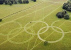 Londres ganha aros olímpicos gigantes que podem ser vistos na chegada à cidade - Divulgação/Locog