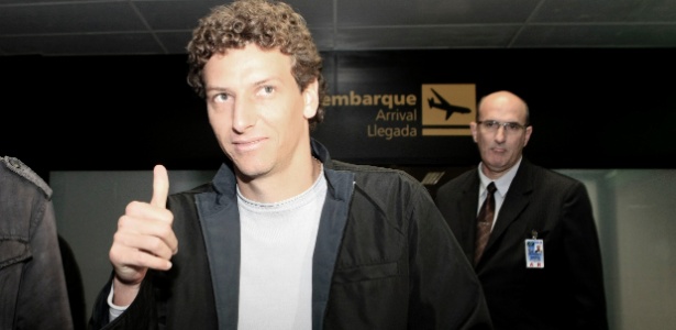 Elano chega a Porto Alegre para o Grêmio e nega queda na carreira após 2010 - Wesley Santos/Pressdigital