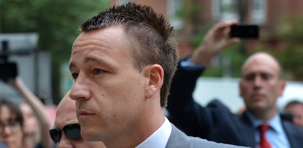 Terry lamentou julgamento da Federação Inglesa após ter sido absolvido na justiça - AFP PHOTO / BEN STANSALL