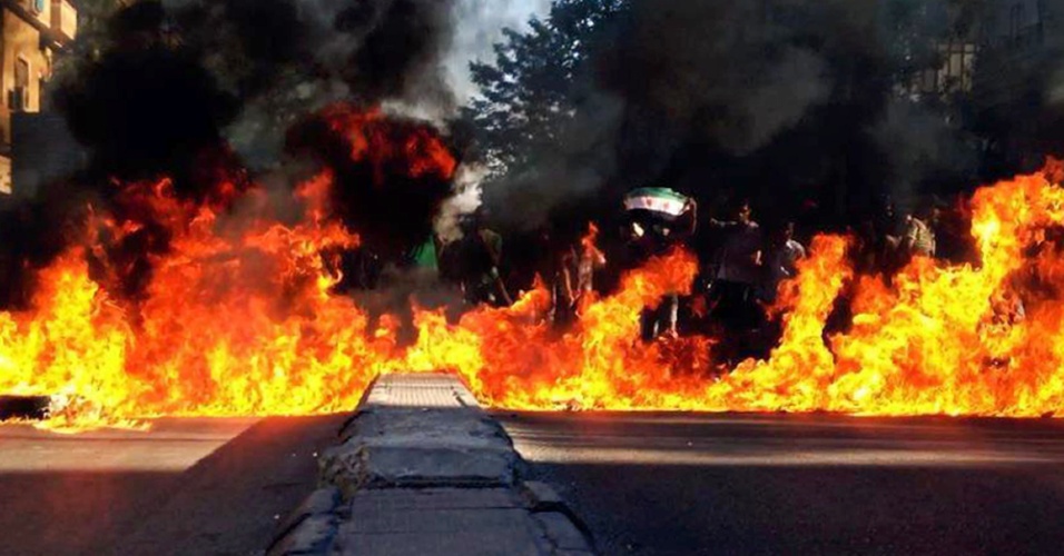 10.jul.2012 - Imagem de folheto divulgada pela oposição síria mostra incêndio provocado por manifestantes anti-regime em Damasco. Ativistas dizem que número de mortos na Síria passa de 17 mil