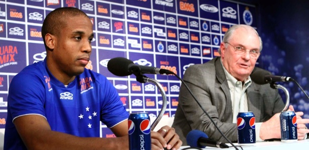 Borges foi apresentado pelo presidente Gilvan de Pinho Tavares na Toca da Raposa II - Denilton Dias/Vipcomm
