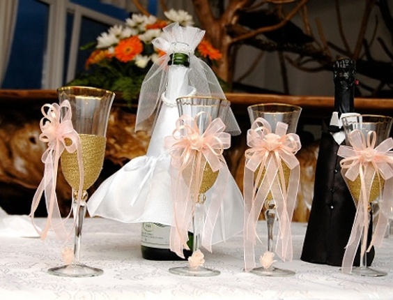 Imagem para matéria do Casamentoclick sobre como incluir laços no casamento - iStock Photo