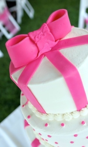 Imagem para matéria do Casamentoclick sobre como incluir laços no casamento - iStock Photo