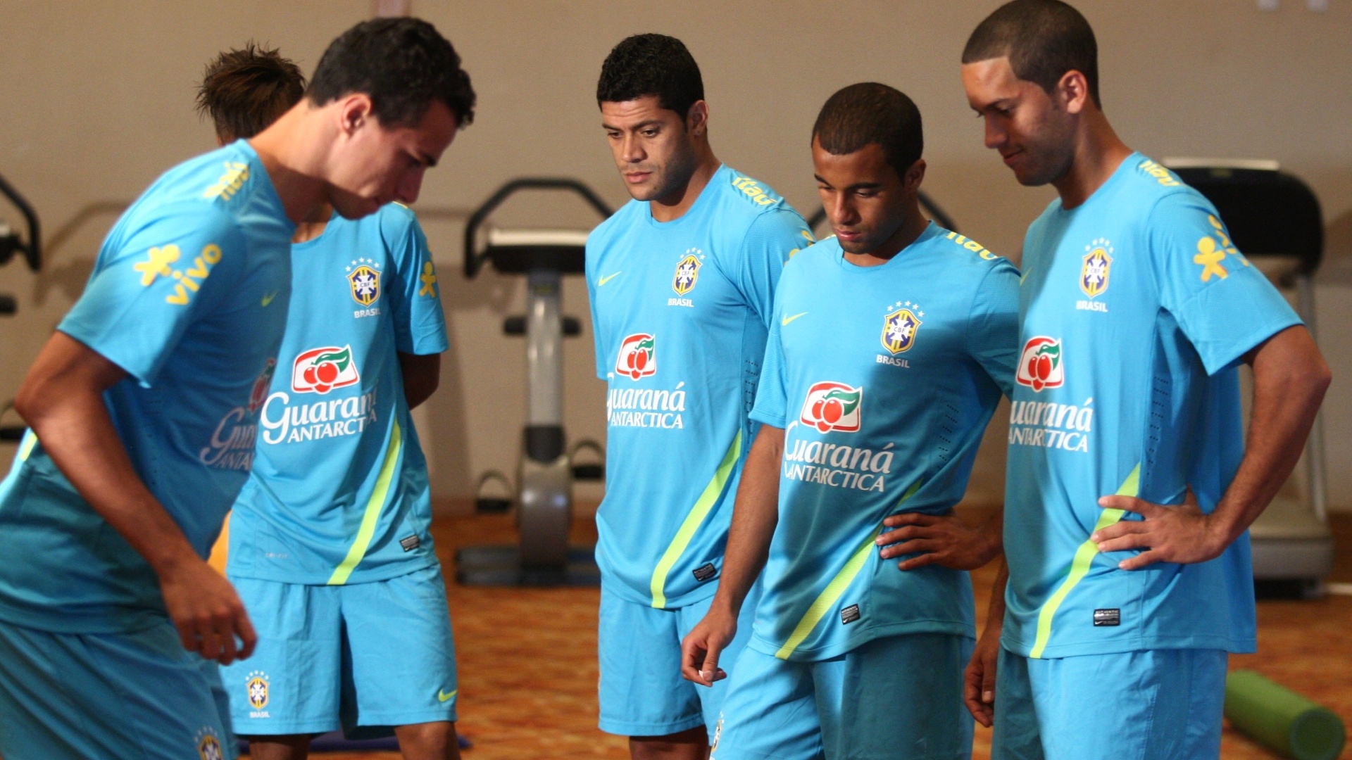 Os jogadores da seleção realizaram trabalho na academia do hotel no RIo de Janeiro na tarde desta terça-feira