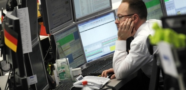 Se você trabalha em um escritório, pode passar a maior parte do seu dia de trabalho sentado - Reuters via BBC