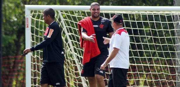 Adriano não apareceu para treinar no centro de treinamento do Flamengo nesta terça - Maurício Val/VIPCOMM