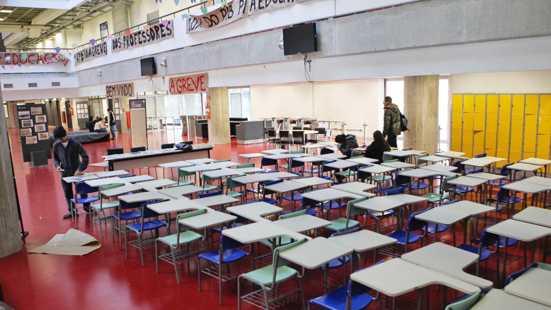 Espaço utilizado pelos estudantes para assembleias e aulas públicas durante a greve  - Fernando Donasci/UOL