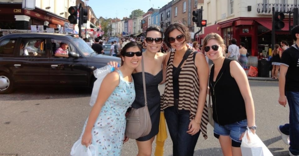 Monica de Souza em Portobello Market, um dos mercados de rua mais conhecidos de Londres