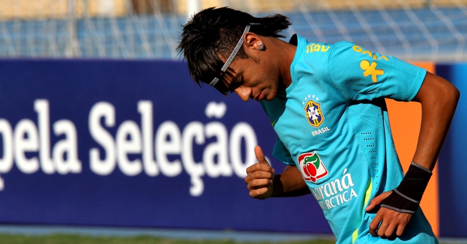 Neymar aquece com corrida em treino da seleção para os Jogos Olímpicos de Londres