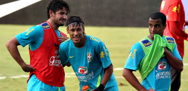 Neymar, Alexandre Pato e Lucas são três dos alvos da imprensa europeia na seleção brasileira