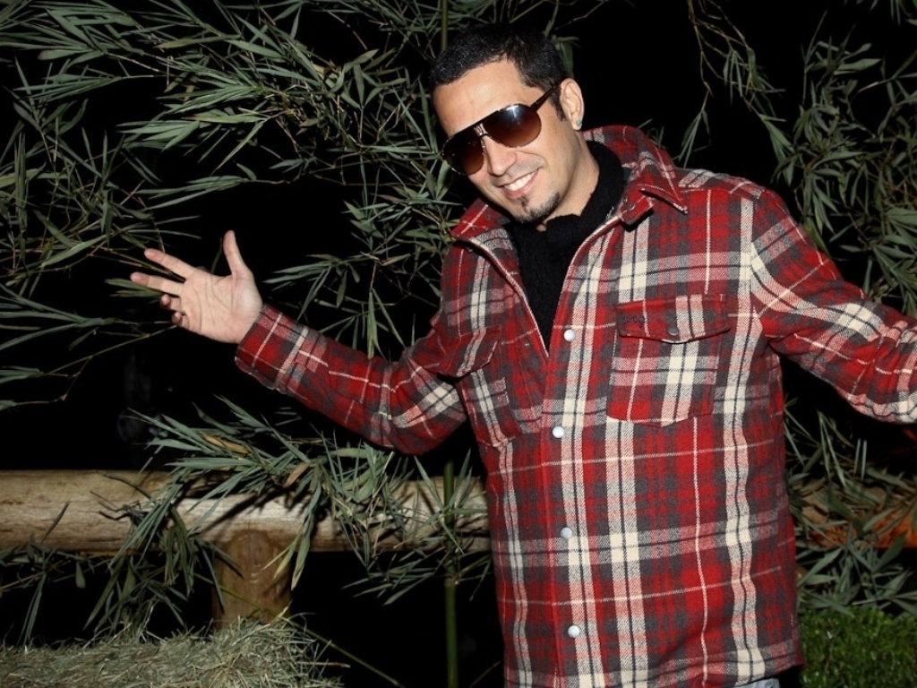 O cantor Latino participou da festa de 72 anos do sertanejo Milionário em Piracicaba, interior de São Paulo (10/7/12) - Manuela Scarpa/Foto Rio News