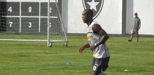 Seedorf participou de treinamento para ter condições de jogar contra o Corinthians - Bernardo Gentile/UOL Esporte