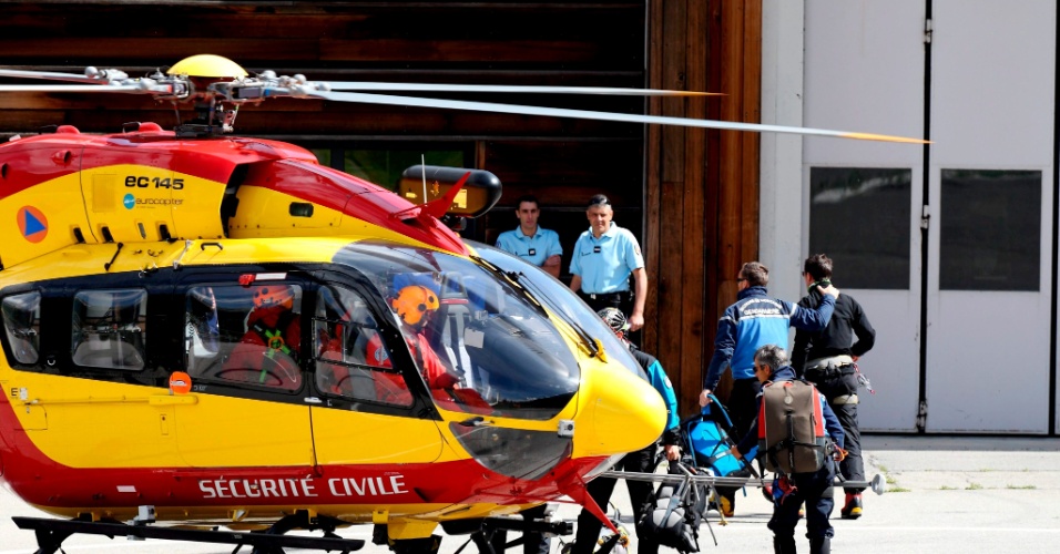 12.jul.2012 - Avalanche em Chamonix, nos alpes franceses, deixa ao menos nove mortos