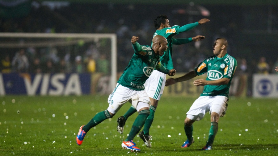 Jogadores do Palmeiras comemoram gol marcado por Betinho na final da Copa do Brasil - Danilo Verpa/Folhapress